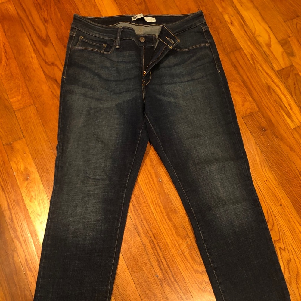 Levi’s mid rise skinny jeans
